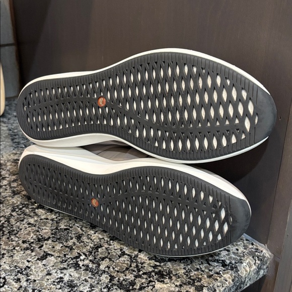 Clarks Un Rio Cross Stone Slip on Ballet Flat Sneaker Size 10 - Picture 7 of 9